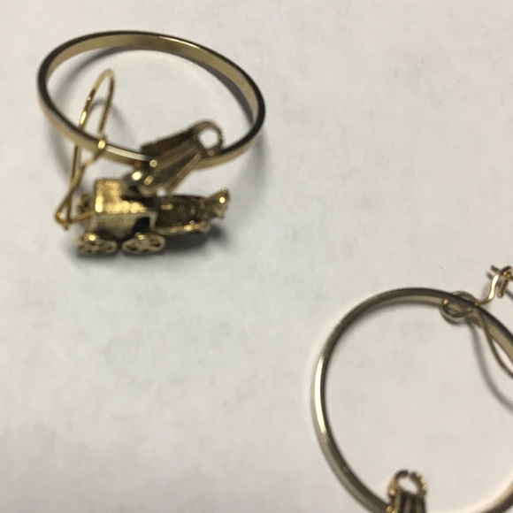 Horse & Buggy Gold Hoop Earrings Vintage - Picture 4 of 5